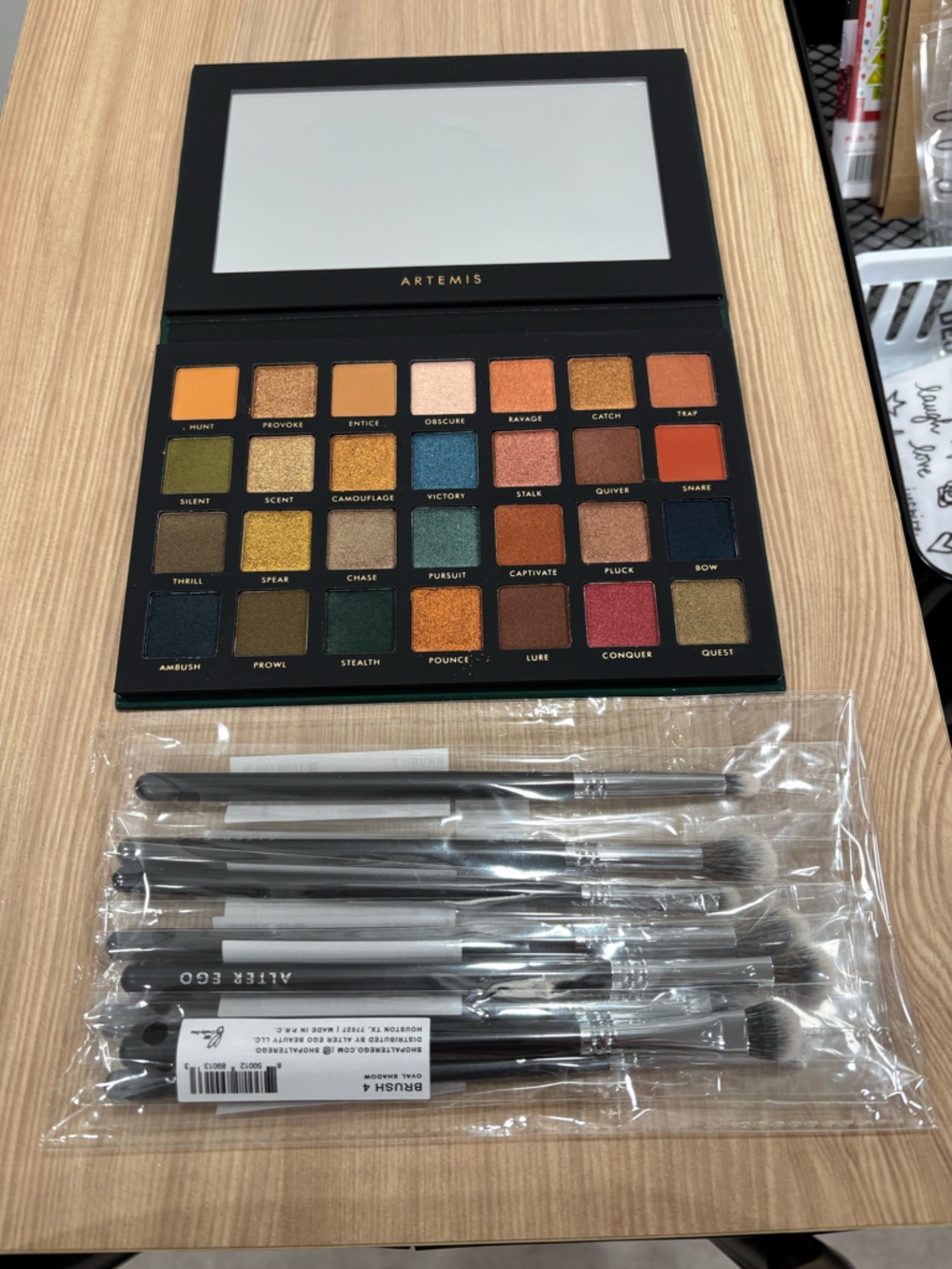 Alter Ego Artemis Eyeshadow Palette —w/complete set 8 eyeshadow brushes NWT $25